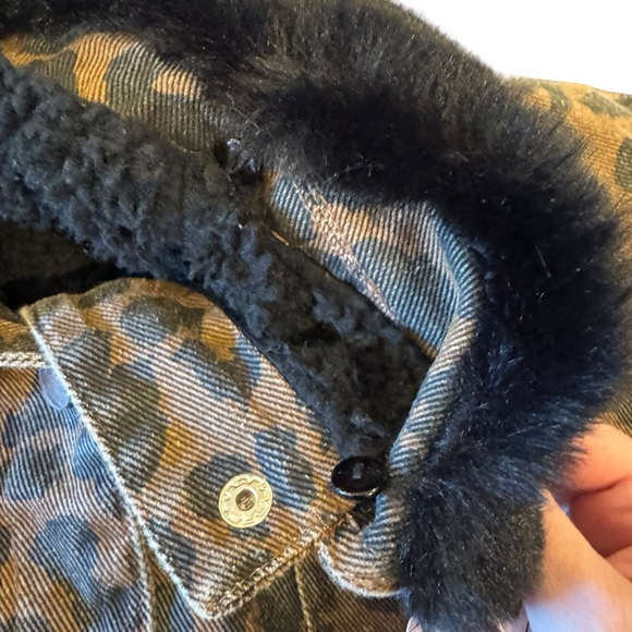 SUPERDOWN Revolve Cici snap front jacket Removable Fur Collar Denim Heavy Small - Picture 10 of 16